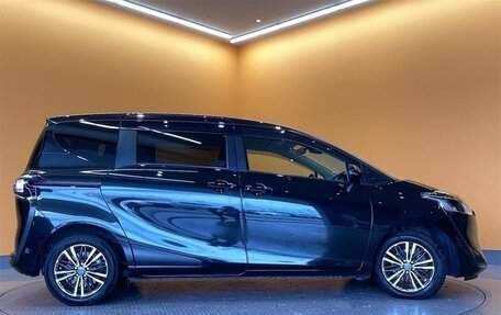 Toyota Sienta II, 2022 год, 1 150 000 рублей, 10 фотография