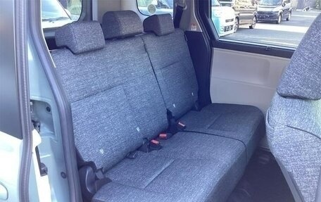 Toyota Sienta, 2022 год, 1 309 000 рублей, 7 фотография