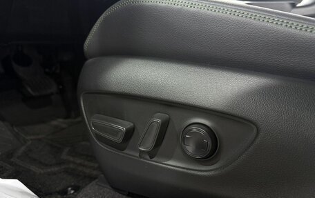 Toyota RAV4, 2025 год, 4 299 000 рублей, 24 фотография