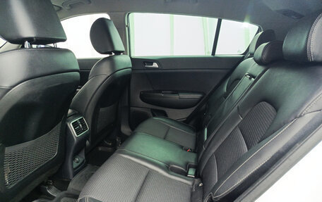 KIA Sportage IV рестайлинг, 2018 год, 2 240 000 рублей, 15 фотография