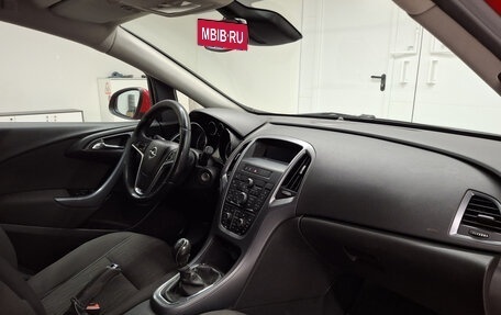 Opel Astra J, 2013 год, 560 000 рублей, 13 фотография