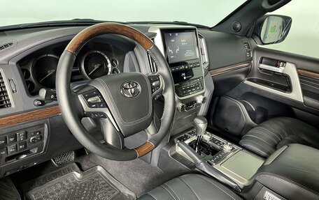 Toyota Land Cruiser 200, 2018 год, 7 699 000 рублей, 12 фотография