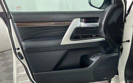 Toyota Land Cruiser 200, 2018 год, 7 699 000 рублей, 9 фотография