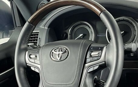 Toyota Land Cruiser 200, 2018 год, 7 699 000 рублей, 16 фотография