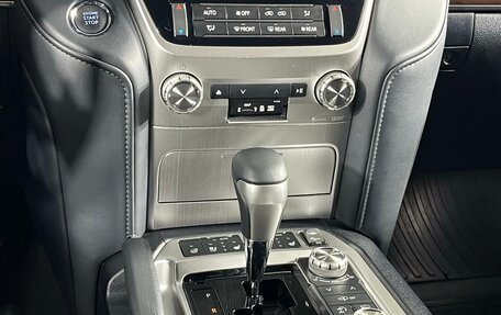 Toyota Land Cruiser 200, 2018 год, 7 699 000 рублей, 22 фотография