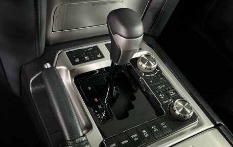 Toyota Land Cruiser 200, 2018 год, 7 699 000 рублей, 21 фотография