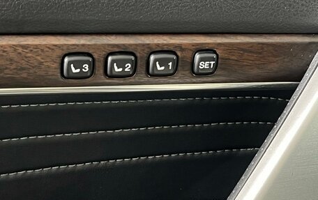 Toyota Land Cruiser 200, 2018 год, 7 699 000 рублей, 31 фотография