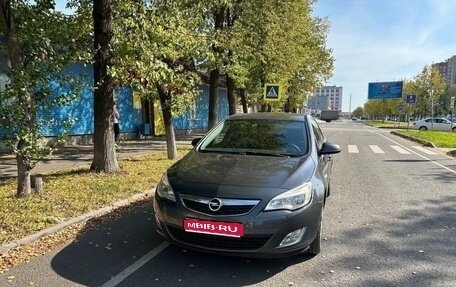 Opel Astra J, 2010 год, 620 000 рублей, 1 фотография