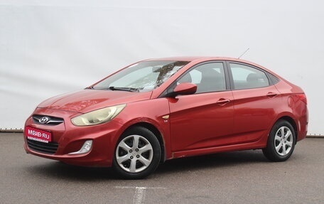 Hyundai Solaris II рестайлинг, 2011 год, 690 000 рублей, 1 фотография