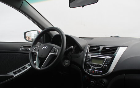 Hyundai Solaris II рестайлинг, 2011 год, 690 000 рублей, 14 фотография