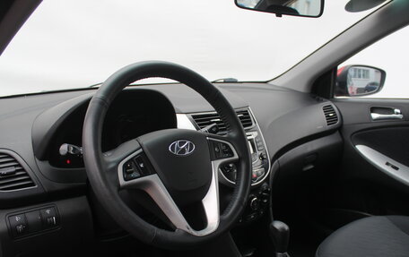 Hyundai Solaris II рестайлинг, 2011 год, 690 000 рублей, 17 фотография