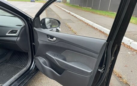 Hyundai Solaris II рестайлинг, 2019 год, 800 000 рублей, 18 фотография