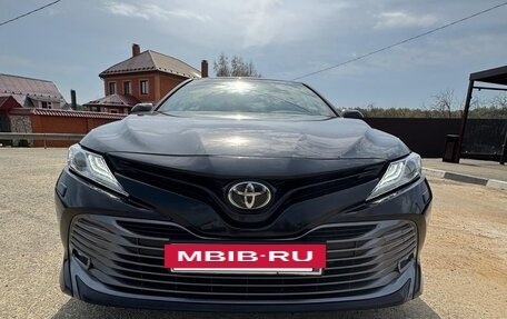 Toyota Camry, 2018 год, 2 650 000 рублей, 2 фотография