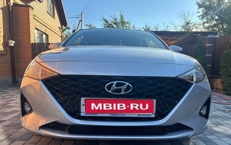 Hyundai Solaris II рестайлинг, 2021 год, 1 740 000 рублей, 1 фотография