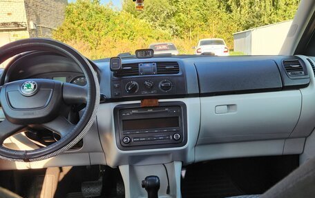 Skoda Fabia II, 2011 год, 700 000 рублей, 10 фотография