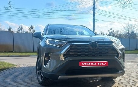 Toyota RAV4, 2019 год, 3 350 000 рублей, 2 фотография