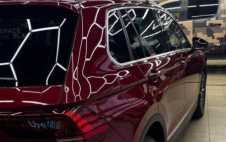 Volkswagen Tiguan II, 2018 год, 2 350 000 рублей, 2 фотография