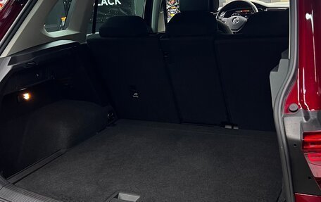 Volkswagen Tiguan II, 2018 год, 2 350 000 рублей, 12 фотография