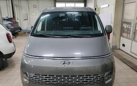 Hyundai Staria, 2022 год, 2 950 000 рублей, 2 фотография