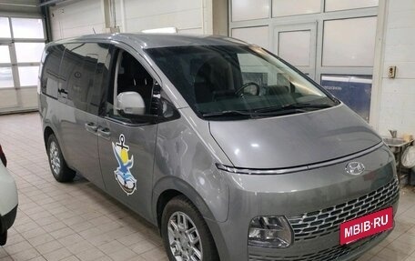 Hyundai Staria, 2022 год, 2 950 000 рублей, 3 фотография