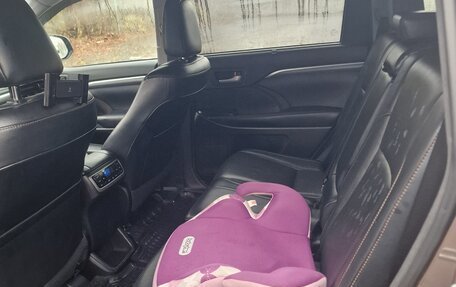 Toyota Highlander III, 2017 год, 2 980 000 рублей, 10 фотография