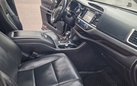 Toyota Highlander III, 2017 год, 2 980 000 рублей, 11 фотография