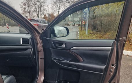 Toyota Highlander III, 2017 год, 2 980 000 рублей, 7 фотография