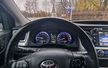 Toyota Highlander III, 2017 год, 2 980 000 рублей, 12 фотография