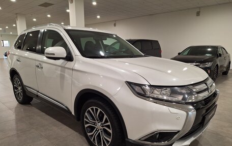 Mitsubishi Outlander III рестайлинг 3, 2017 год, 1 980 000 рублей, 8 фотография