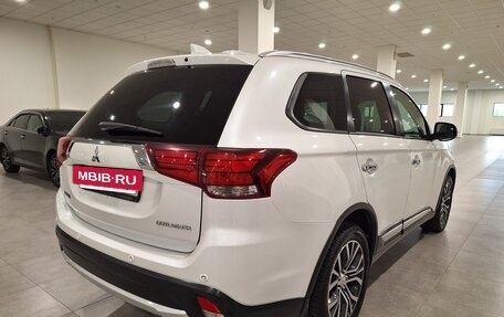 Mitsubishi Outlander III рестайлинг 3, 2017 год, 1 980 000 рублей, 2 фотография