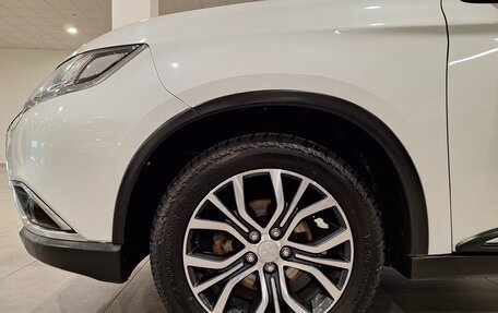 Mitsubishi Outlander III рестайлинг 3, 2017 год, 1 980 000 рублей, 7 фотография