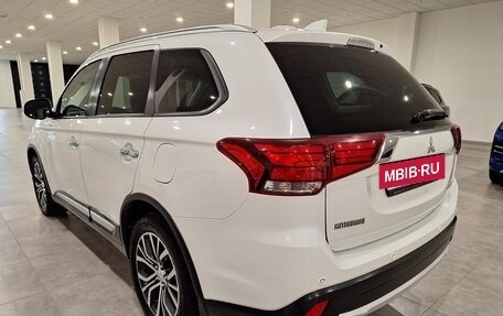 Mitsubishi Outlander III рестайлинг 3, 2017 год, 1 980 000 рублей, 9 фотография