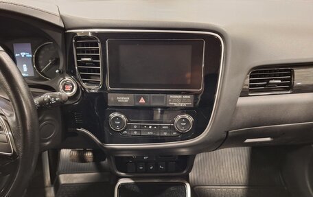 Mitsubishi Outlander III рестайлинг 3, 2017 год, 1 980 000 рублей, 12 фотография