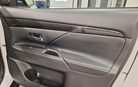 Mitsubishi Outlander III рестайлинг 3, 2017 год, 1 980 000 рублей, 20 фотография