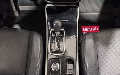 Mitsubishi Outlander III рестайлинг 3, 2017 год, 1 980 000 рублей, 16 фотография