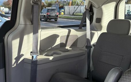 Chrysler Town & Country V рестайлинг, 2008 год, 980 000 рублей, 10 фотография