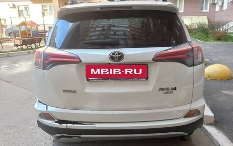 Toyota RAV4, 2017 год, 2 800 000 рублей, 4 фотография