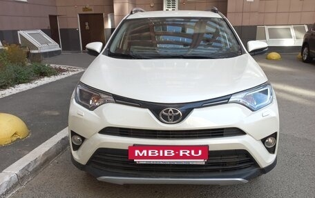 Toyota RAV4, 2017 год, 2 800 000 рублей, 2 фотография