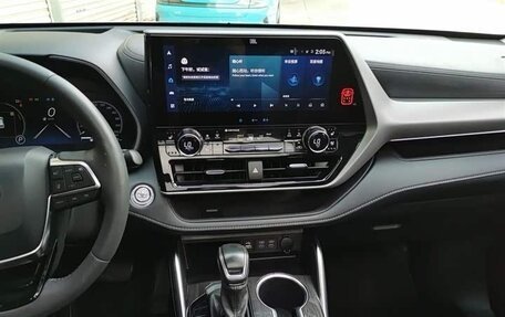 Toyota Highlander, 2022 год, 3 600 000 рублей, 6 фотография