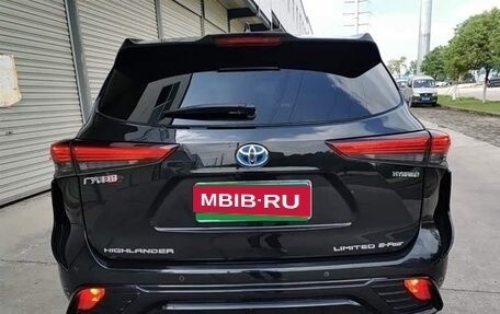 Toyota Highlander, 2022 год, 3 600 000 рублей, 4 фотография