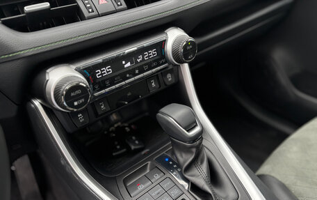 Toyota RAV4, 2025 год, 3 920 000 рублей, 15 фотография