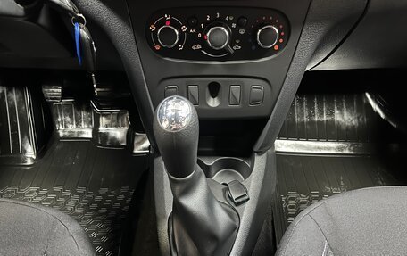 Renault Logan II, 2019 год, 1 275 000 рублей, 14 фотография