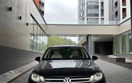 Volkswagen Touareg III, 2011 год, 2 300 000 рублей, 2 фотография