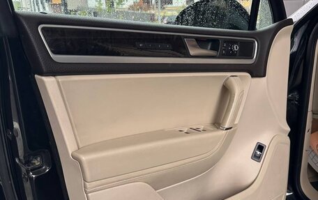 Volkswagen Touareg III, 2011 год, 2 300 000 рублей, 13 фотография