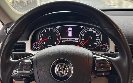 Volkswagen Touareg III, 2011 год, 2 300 000 рублей, 18 фотография