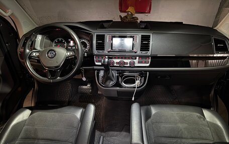 Volkswagen Multivan T6 рестайлинг, 2019 год, 5 500 000 рублей, 8 фотография