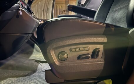 Volkswagen Multivan T6 рестайлинг, 2019 год, 5 500 000 рублей, 15 фотография