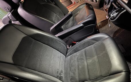 Volkswagen Multivan T6 рестайлинг, 2019 год, 5 500 000 рублей, 12 фотография