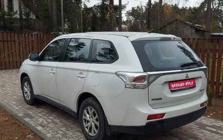 Mitsubishi Outlander III рестайлинг 3, 2014 год, 949 000 рублей, 1 фотография