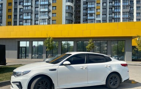 KIA Optima IV, 2018 год, 1 050 000 рублей, 4 фотография